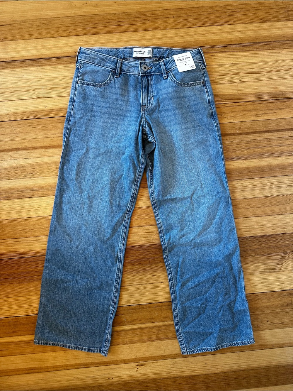 NWT, Abercrombie girls low rise baggy jeans, size 13/14
